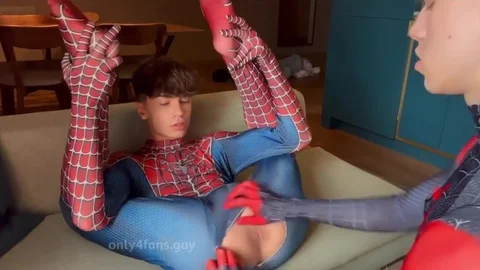 teens: teen-Aranha Ativo Vs. teen-Aranha Passivo