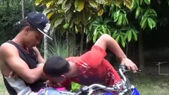 Garoto Moreno  Sendo Chupado