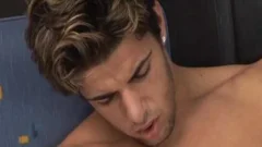 Muscled finds irresistible loud sex