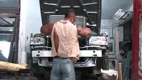 MUSCLEBULL TANNED shaved