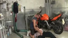 guy gets bare Rammed