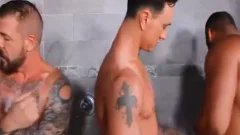 Muscle amateur has a passion for gangbang