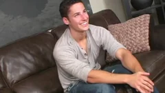 Aron Matthews Se Hace Una Paja Para Su Audiencia gay