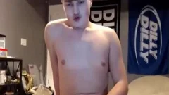 Teenager Jerks Off whilst Parent Is Away