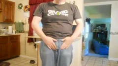 dad playing in tthis man kitcthis mann