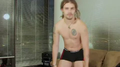 Solo Dreadlocks man - Scene 1 - Mavenhouse