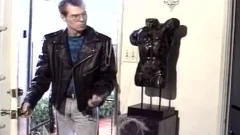 European receives masturbation