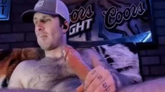 man With A good 10-Pounder And Oily Masturbating In Live
