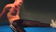 Kiss And take up with the tongue Feet And slam