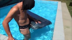 Alte DDR Luftmatratze Aus Den70.iger Jahren Mit GroÃŸer Gummiwulst Ficken Im Pool Und Auf Der Doppelluftmatratze Bis Sie Vollgewichst Ist !