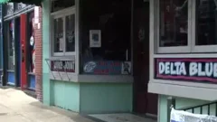 Cub sucking - Blue Alley dudeios