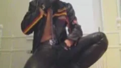 Leatherchap smoking and jerking off with poppers in leather