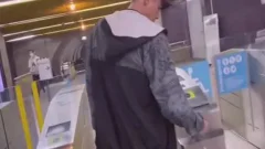 ID-Encontrei Um Moleque Gostoso No Metro
