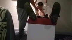 Cosquillas En Los Pies De Leon