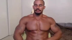 dark Body Builder Showing Off his dick, ass An Muscles.. Xoxo