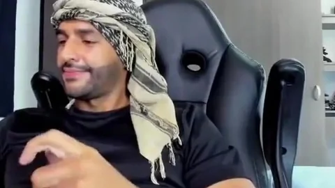 Arab Hunk Shakir Solo webcam