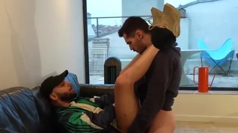 Even Is expecting For A lad To Load â€“ Even Canaillou, Theo Kami