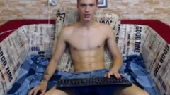 Super hot hunk finds dick to fuck live on webcam