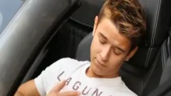 Novinho Bate Punheta Dentro Do Carro - Ga