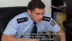 Preso Se Deja Comer Del Policia