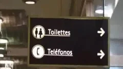 Dos Policias Y Un Adolescente En BaÃ±o Publico