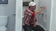 3some EN GLORY hole DE BANO PUBLICO