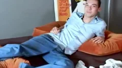 Http://www.xtube.com wanks And shoots A Load On webcam.