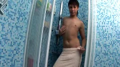 fine face man jerks off in the shower