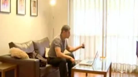 Two men have a versatile rencounter in a cuteel.