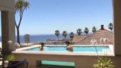 dong Play In The Water
