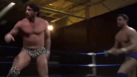 juicy Wrestling males: Reeves Vs Vine