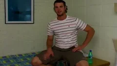 Australian hunk gets a buzz out of real sex