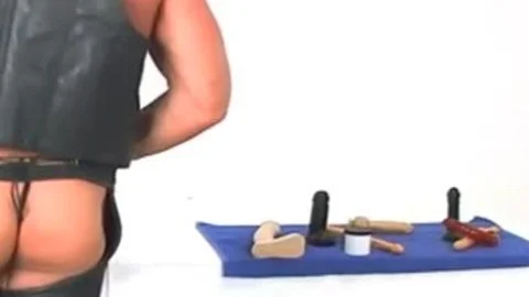 Butch leatthis manr wearing mature man w/ thick sex tool