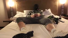 Spass Im Hotel Mit Chastity Und Dilitator,\nBallstretcher, Barcode Berlin Und Nike And Sox