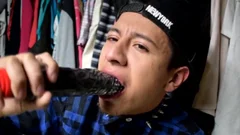 Montando fake penis Negro En El Closet