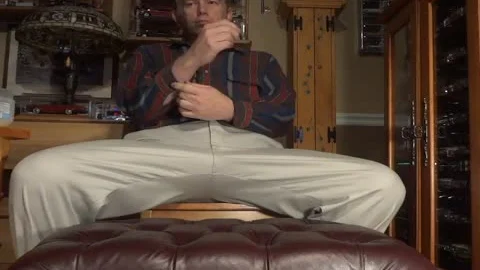 Http://www.xtube.com Showing a lot of Feet