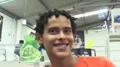 Tthellos man Shop assistant